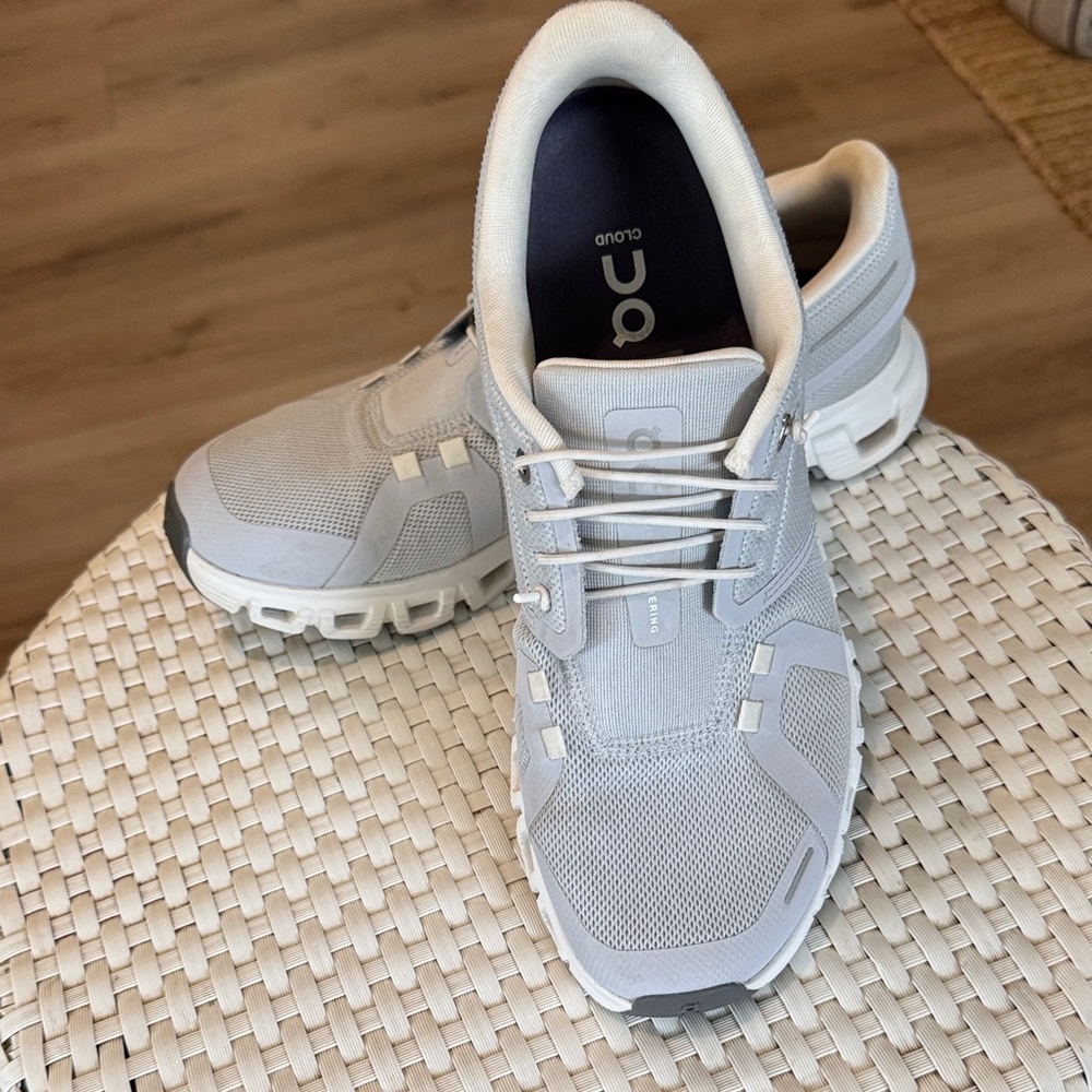 On Running Cloud 6 Glacier White Athletic Shoes